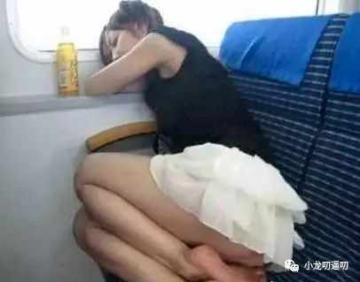 看似破旧凌乱的巷子里，却总有一些温暖！